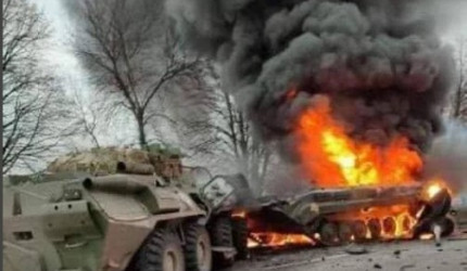 Brennende russische Panzer 1 - in der Ukraine am 24.02.2022