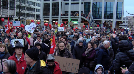 Demo gegen Rechts auf dem Reutlinger Marktplatz (Quelle: BWeins)